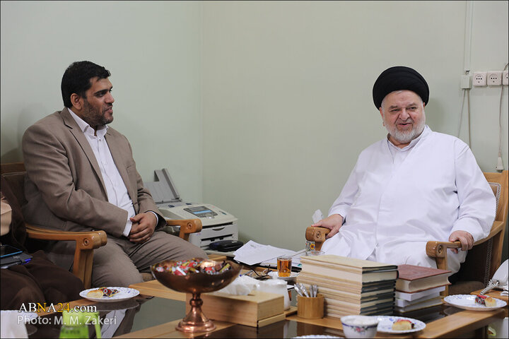 Photos: "WikiShia" managers meet with Ayatollah Sistani's representative in Iran