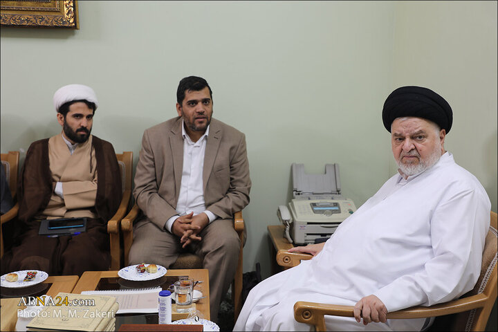 Photos: "WikiShia" managers meet with Ayatollah Sistani's representative in Iran
