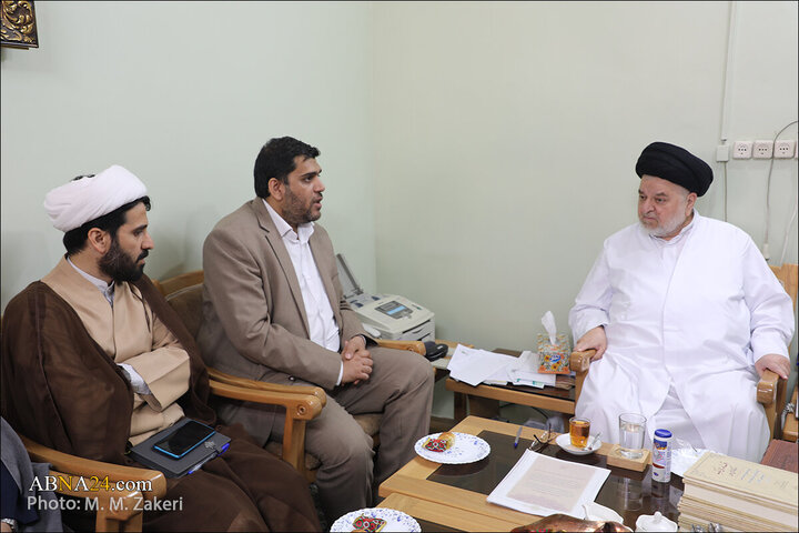 Photos: "WikiShia" managers meet with Ayatollah Sistani's representative in Iran