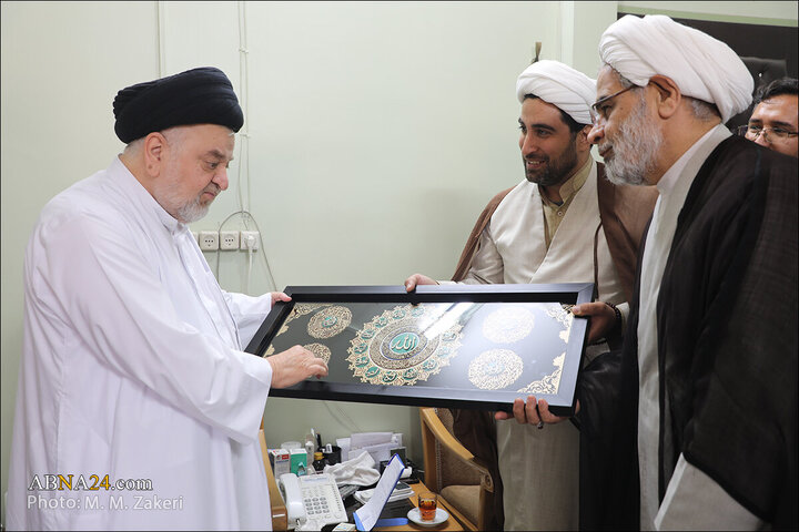 Photos: "WikiShia" managers meet with Ayatollah Sistani's representative in Iran