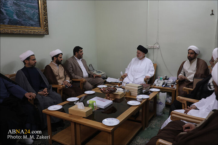Photos: "WikiShia" managers meet with Ayatollah Sistani's representative in Iran