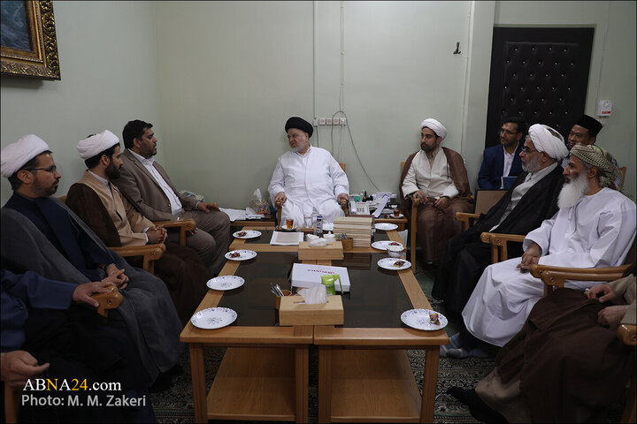 Photos: "WikiShia" managers meet with Ayatollah Sistani's representative in Iran