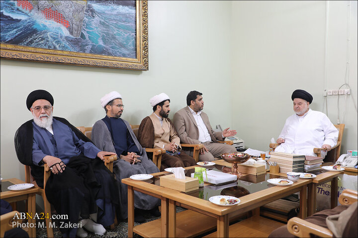Photos: "WikiShia" managers meet with Ayatollah Sistani's representative in Iran