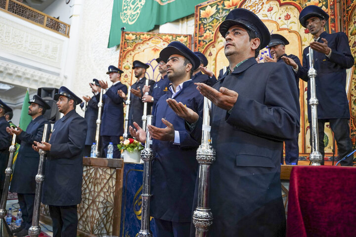 تقرير مصور/ تزیین حرم شاه تشراغ في مدینة شیراز الزهور بمناسبة ولادة الامام الرضا(ع)