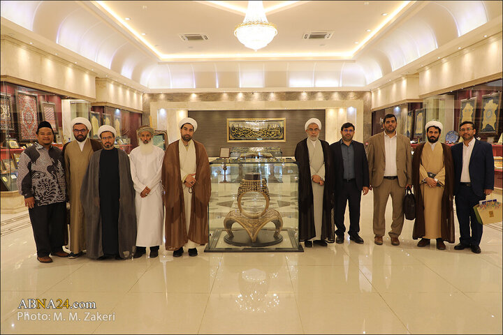 Photos: "WikiShia" managers, researchers visit Imam Ali Museum in Qom