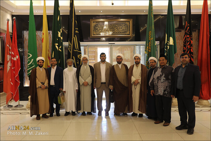 Photos: "WikiShia" managers, researchers visit Imam Ali Museum in Qom