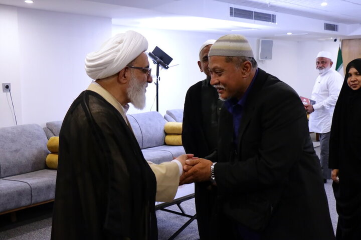 دیدار میهمانان همایش بین‌المللی یکصدمین سال حوزه با آیت‌الله شب‌زنده‌دار