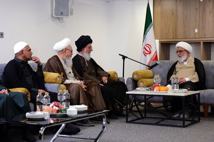 دیدار میهمانان همایش بین‌المللی یکصدمین سال حوزه با آیت‌الله شب‌زنده‌دار