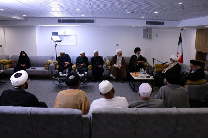 دیدار میهمانان همایش بین‌المللی یکصدمین سال حوزه با آیت‌الله شب‌زنده‌دار