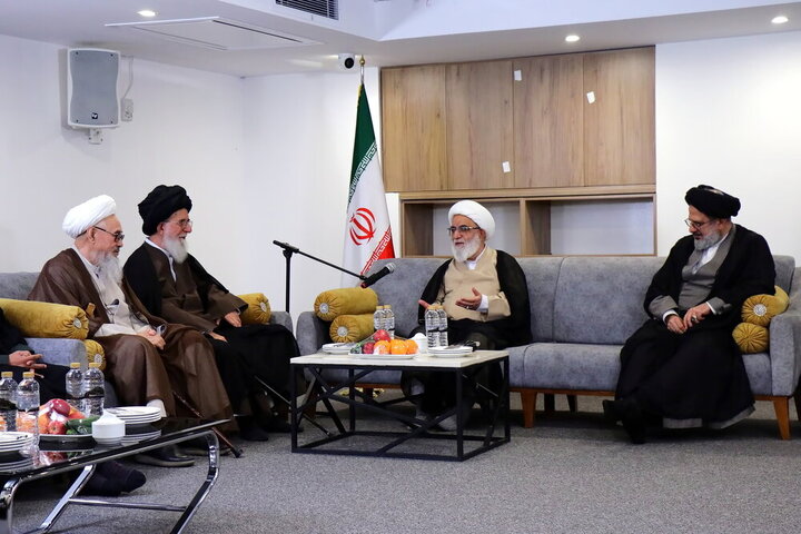 دیدار میهمانان همایش بین‌المللی یکصدمین سال حوزه با آیت‌الله شب‌زنده‌دار