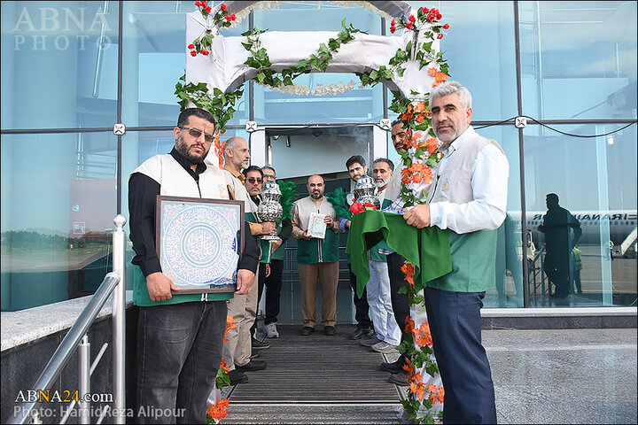 گزارش تصویری | حضور خادمیاران رضوی گیلان در فرودگاه رشت