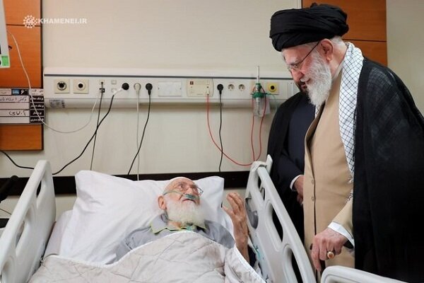 Imam Khamenei visits Grand Ayatollah Nouri Hamedani in Tehran's hospital