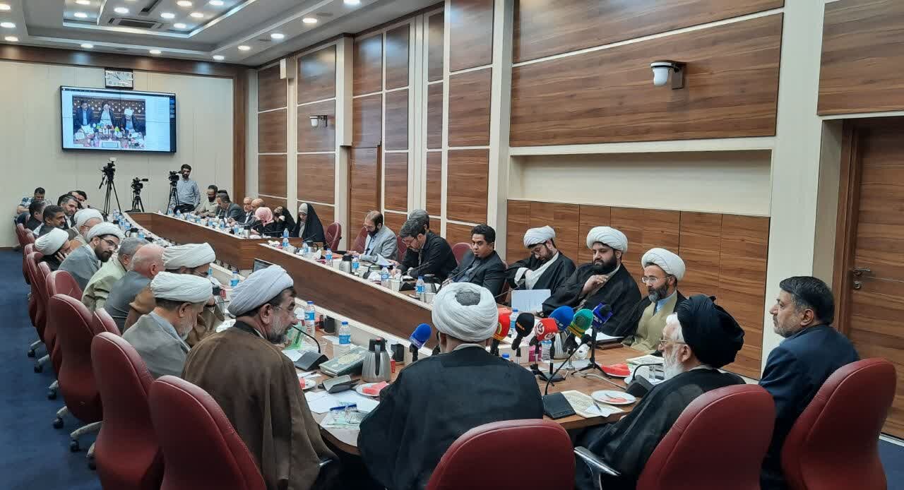 شعار دهه امامت و ولایت ۱۴۰۴ اعلام شد: «امیرالمؤمنین معیار زندگی، الگوی زندگی» / آیتالله دینپرور: دهه امامت و ولایت فرصتی برای تحقق عدالت علوی است