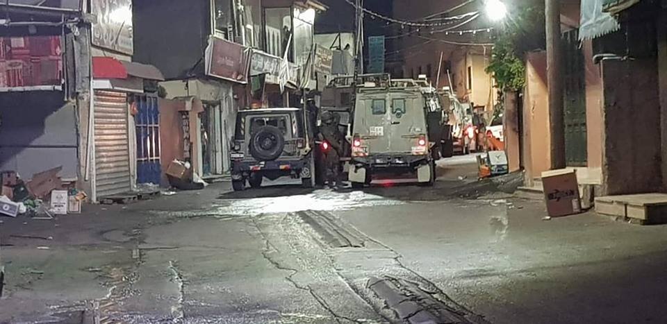 Israeli occupation forces raids homes, kidnaps Palestinians in West Bank