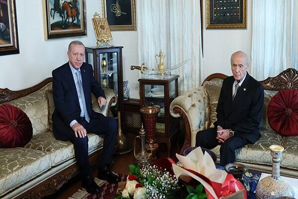 Erdoğan’ın yeniden aday olabilmesi için anayasal değişiklik önerisi