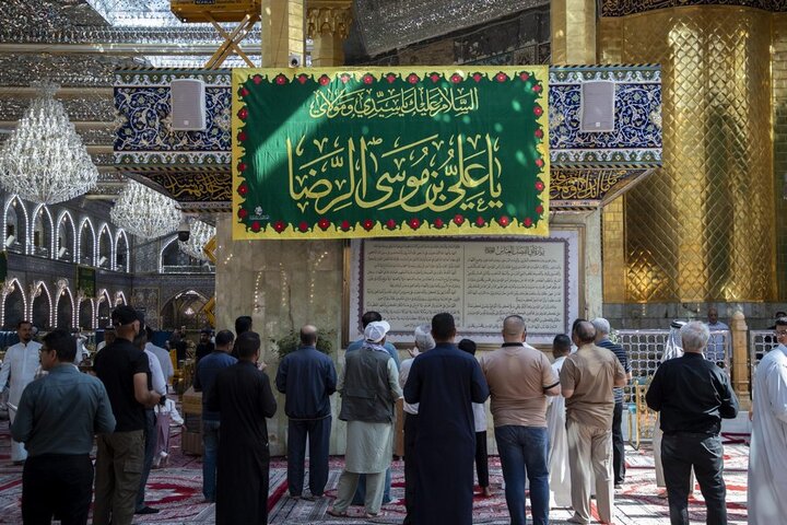 نشر مظاهر الزينة والفرح بمناسبة ذكرى ولادة الإمام الرضا (ع) في العتبة العباسية المقدسة