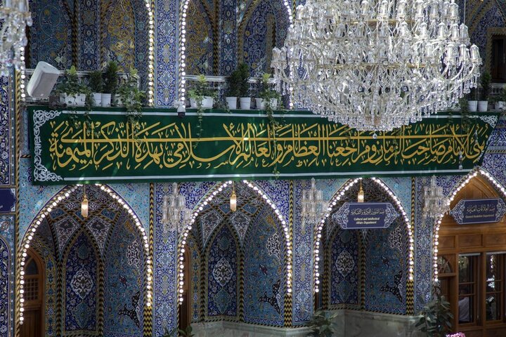 نشر مظاهر الزينة والفرح بمناسبة ذكرى ولادة الإمام الرضا (ع) في العتبة العباسية المقدسة