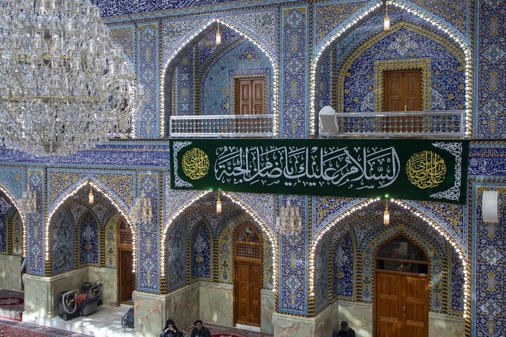 نشر مظاهر الزينة والفرح بمناسبة ذكرى ولادة الإمام الرضا (ع) في العتبة العباسية المقدسة