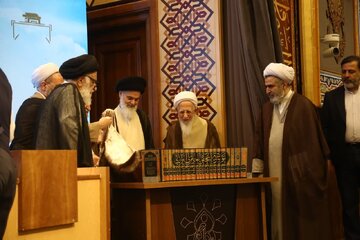 Mərhum Ayətullah Haeri Yəzdinin əsərlərinin ensiklopediyası təqdim olunub \ FOTO