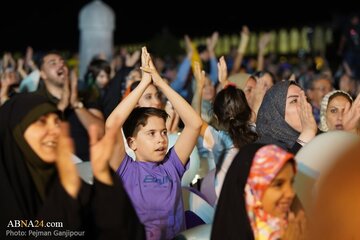 İsfahanın İmam Xomeyni (r) adına meydanında İmam Rzanın (əleyhi səlam) mövludu münasibətilə möhtəşəm şənlik \ Foto
