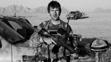 Apakah Dan Jarvis dari Inggris, yang menyebarkan kebencian terhadap Iran saat ini, adalah orang yang sama yang menanam amunisi di tubuh korban Afghani