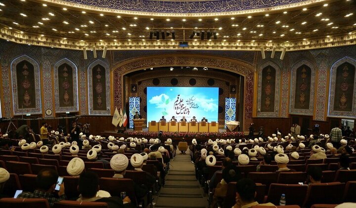 "Un vistazo al congreso 'Hawza e Internacional' en Qom: La voz de los valores de la familia del Profeta (PB) resuena con fuerza en el mundo"