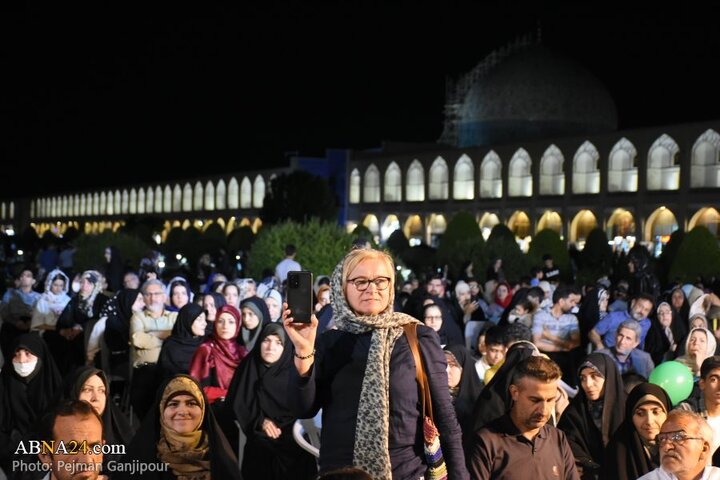 جشن بزرگ میلاد امام رضا(ع) در میدان امام خمینی(ره) اصفهان