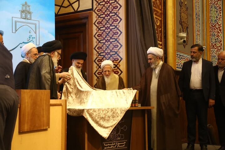 HAERİ YAZDİ