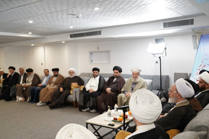 تقرير مصور/ لقاء ضيوف مؤتمر الذكرى المئوية الدولية لتأسيس الحوزة العلمية بقم بآية الله الأعرافي