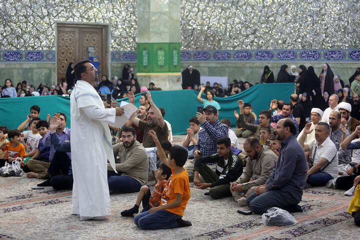 گزارش تصویری؛محفل مولودی‌خوانی عرب‌زبانان مقیم قم در شب میلاد امام رضا(ع)