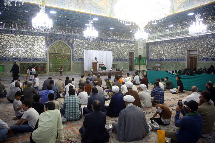گزارش تصویری؛محفل مولودی‌خوانی عرب‌زبانان مقیم قم در شب میلاد امام رضا(ع)
