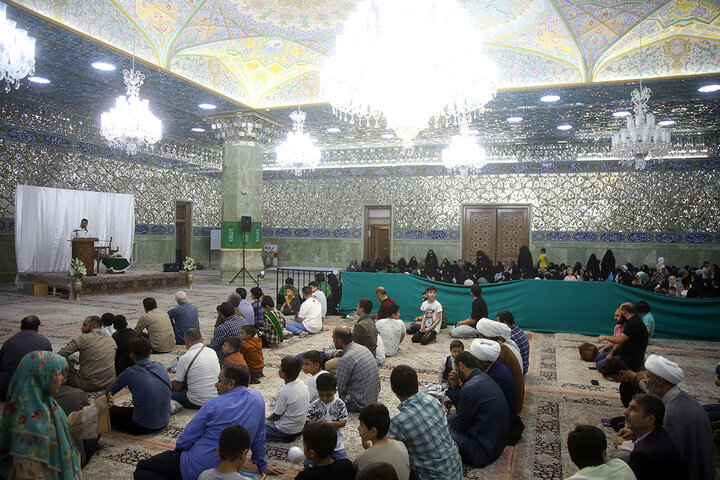 گزارش تصویری؛محفل مولودی‌خوانی عرب‌زبانان مقیم قم در شب میلاد امام رضا(ع)