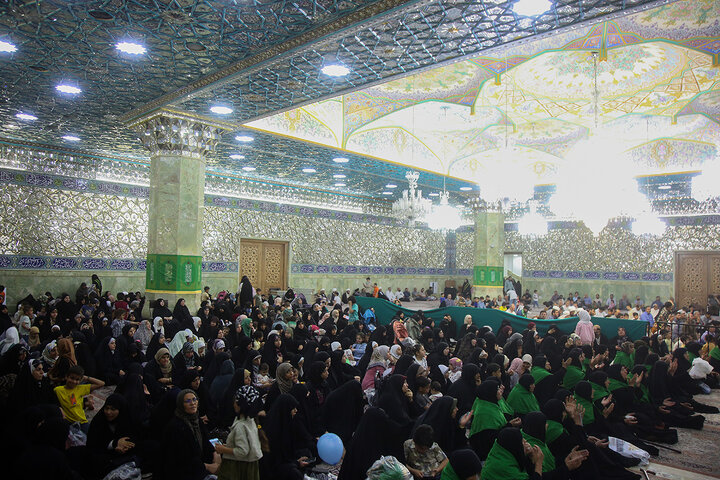 گزارش تصویری؛محفل مولودی‌خوانی عرب‌زبانان مقیم قم در شب میلاد امام رضا(ع)