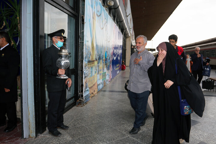 استقبال از زائرین بارگاه منور رضوی در مشهد