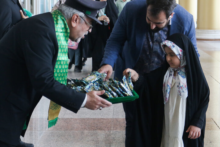 استقبال از زائرین بارگاه منور رضوی در مشهد