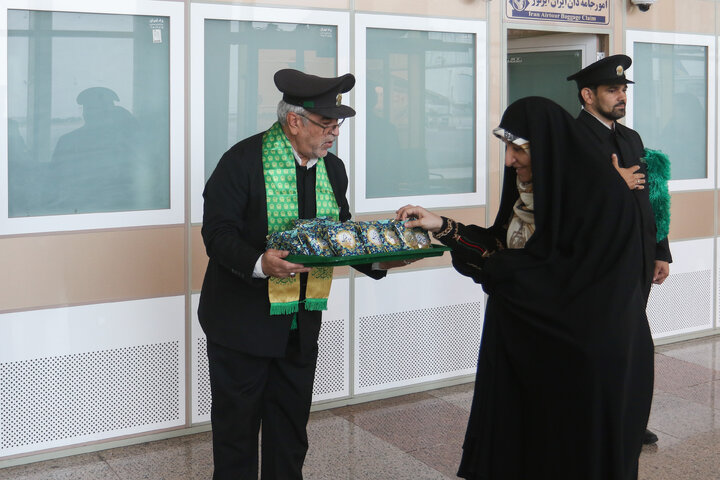 استقبال از زائرین بارگاه منور رضوی در مشهد