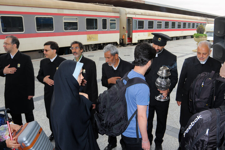 استقبال از زائرین بارگاه منور رضوی در مشهد