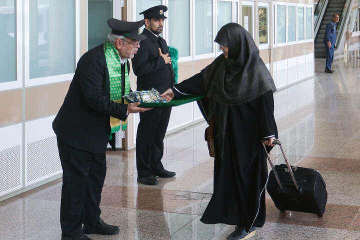 استقبال از زائرین بارگاه منور رضوی در مشهد