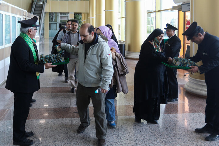 استقبال از زائرین بارگاه منور رضوی در مشهد