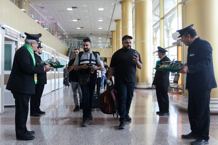 استقبال از زائرین بارگاه منور رضوی در مشهد