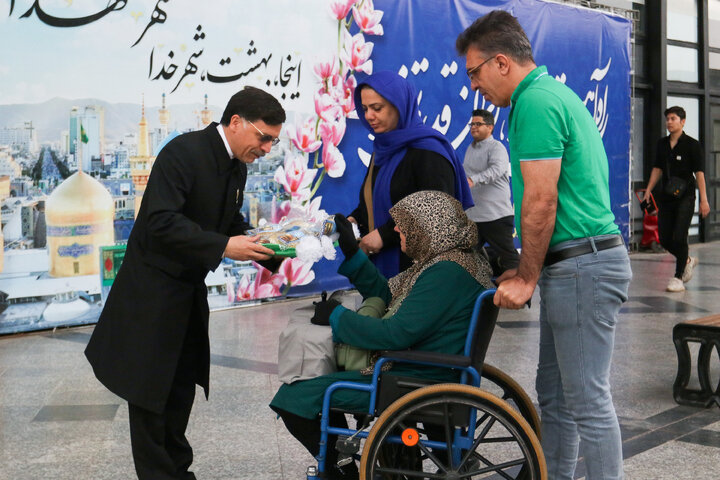 استقبال از زائرین بارگاه منور رضوی در مشهد