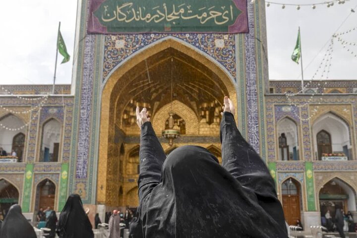 Ambiente espiritual bajo la lluvia en el sagrado santuario de Alí ibn Musa ar-Rida (P)