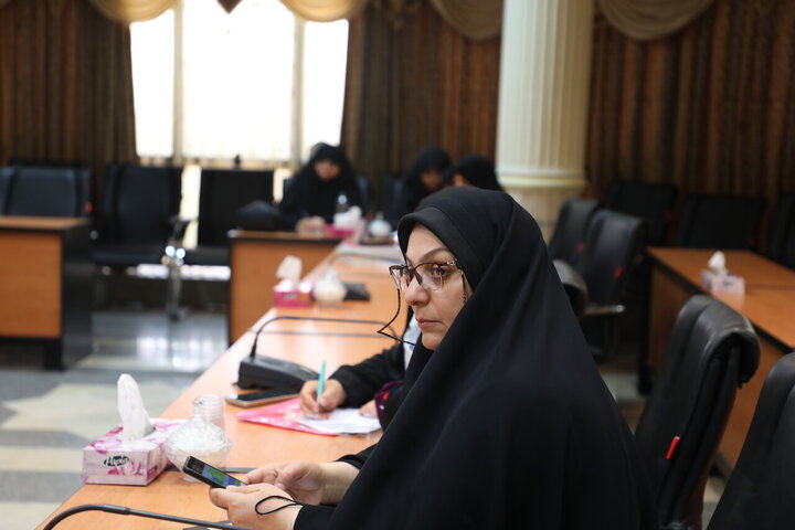 Rapora Wênekanî | Yekem Civîn:  "Qanûna (Yasa)Sivîl û Pirsgirêkên Malbatê yên Hemdem" " bi Axaftina Serokê Navenda Fiqhî û Mafî ya Hêza Dadgehê