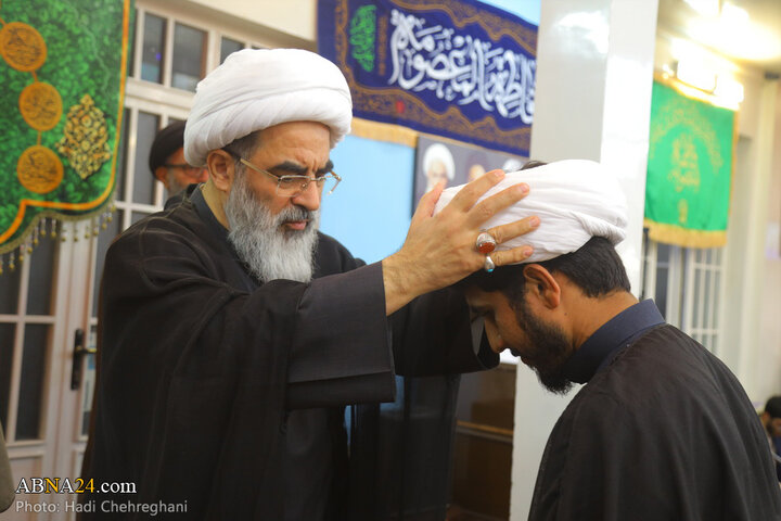 مراسم عمامه گذاری طلاب توسط آیت الله فاضل لنکرانی