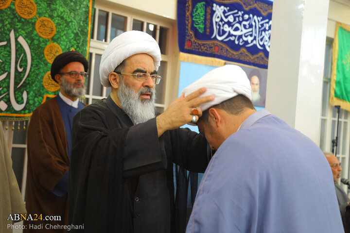 مراسم عمامه گذاری طلاب توسط آیت الله فاضل لنکرانی