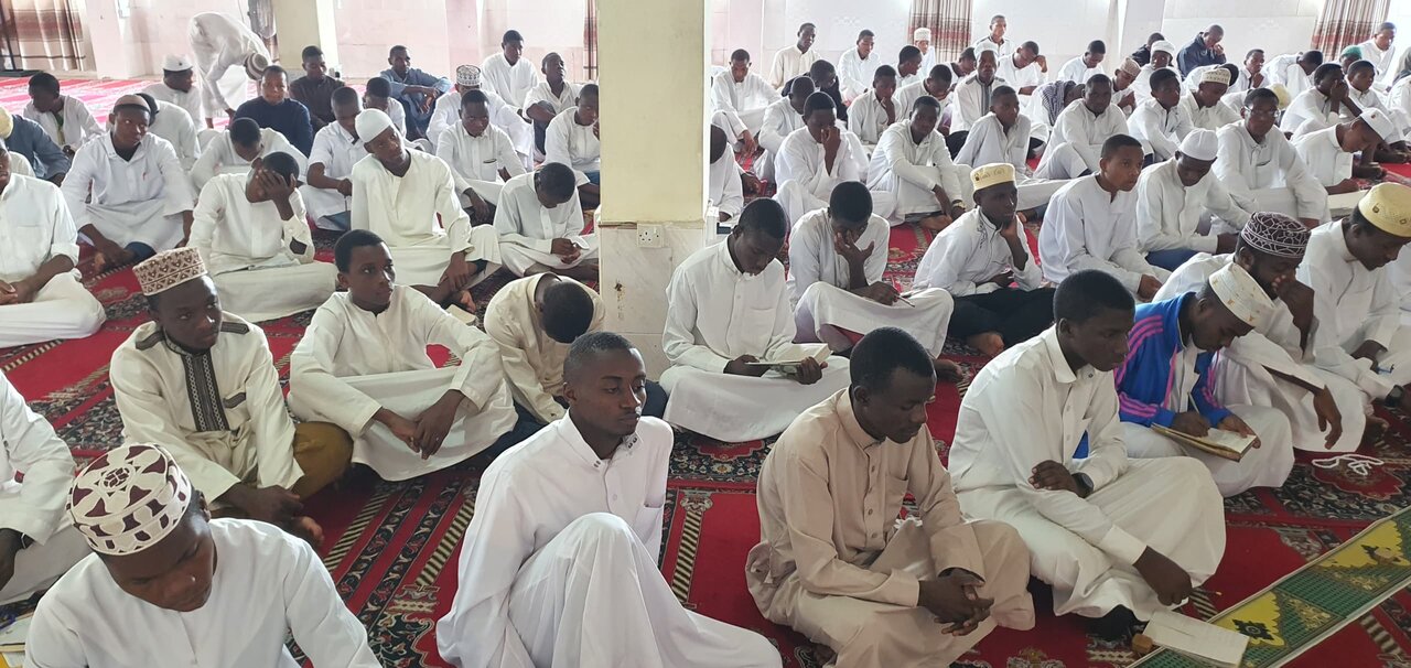 Swala ya Ijumaa Yaswaliwa katika Chuo Cha Jamiat Al-Mustafa (s), Dar-es-Salaam:Khatibu wa Ijumaa Sheikh Bakari Mtulia Azungumzia "Umuhimu wa Kusamehe"