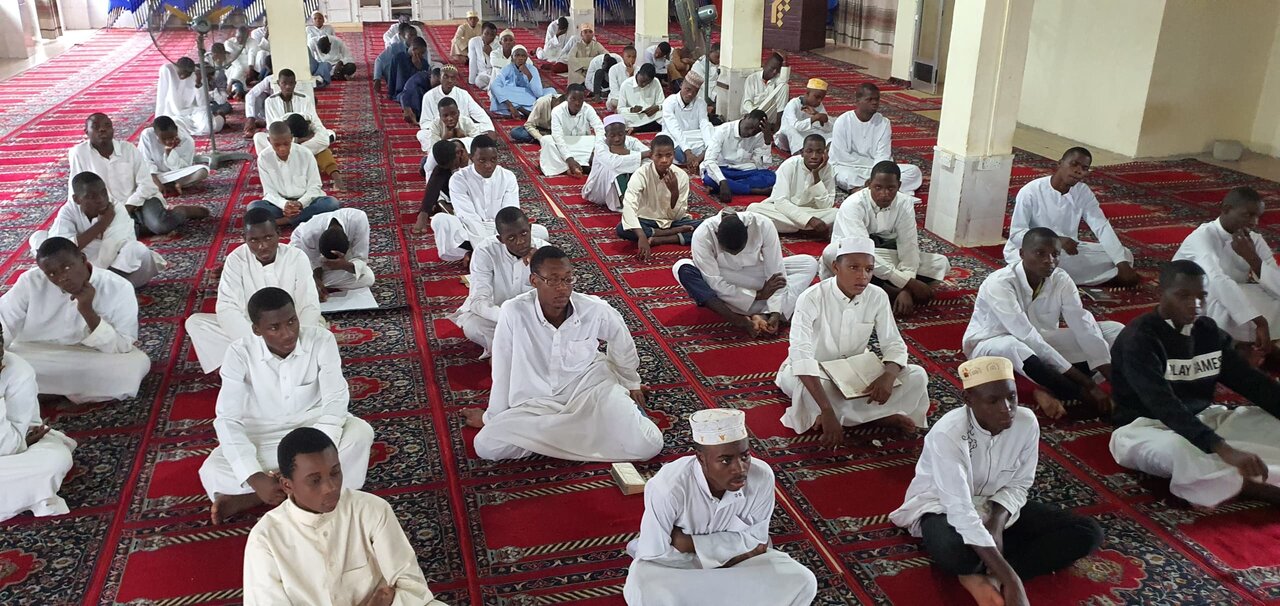 Majlis ya Mazazi ya Imam Ridha (as) yafanyika Jamiat Al-Mustafa(s), Tanzania | Hadithi Toka Vyanzo vya Kisunni Zinathibitisha Makhalifa Kumi na Wawili