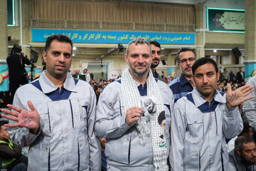 کار و تلاش برای "تأمین مخارج" خانواده از نگاه دین