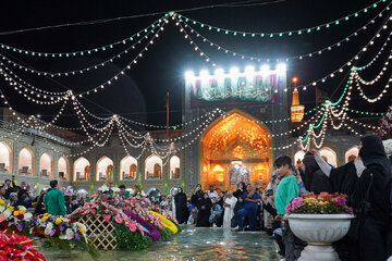 Informe fotográfico |  El ambiente del Santuario Sagrado del Imam Alí ibn Musa ar-Rida (la paz sea con él) durante la Década de la Generosidad