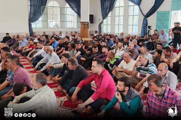تقرير مصور| إقامة صلاة الجمعة في مدينة "الزهراء" السورية